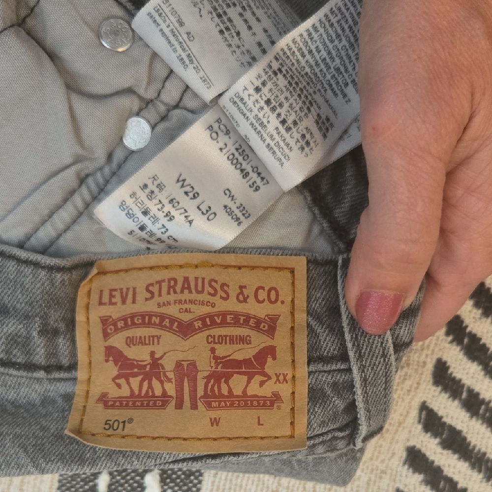 Levi's Womens 501 Button Fly Jeans Gray. W29 X L30 - Picture 2 of 4